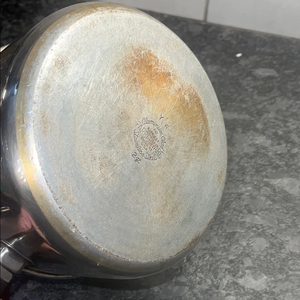 FARBERWARE 1-1/2 qt and 2qt Stainless Steel Saucepan Set. EXC CONDITION